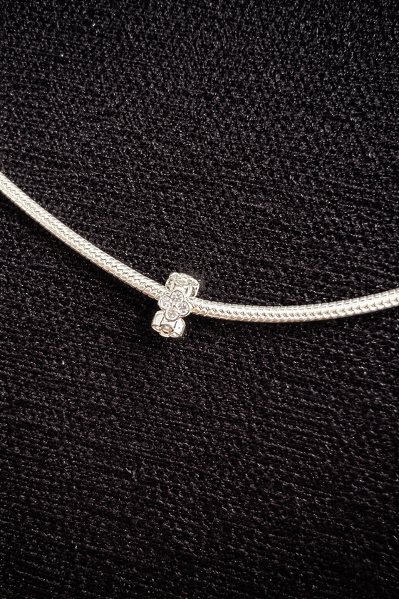 Berloque Separador Trevos Cravejados